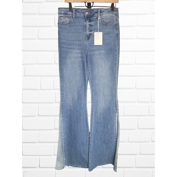 Cello Women's Size 11 High Rise Split Hem Flare Jean Light Wash Cotton Blend New - Picture 1 of 9